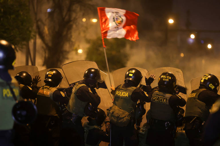 Atos contra presidente do Peru chegam à capital Lima