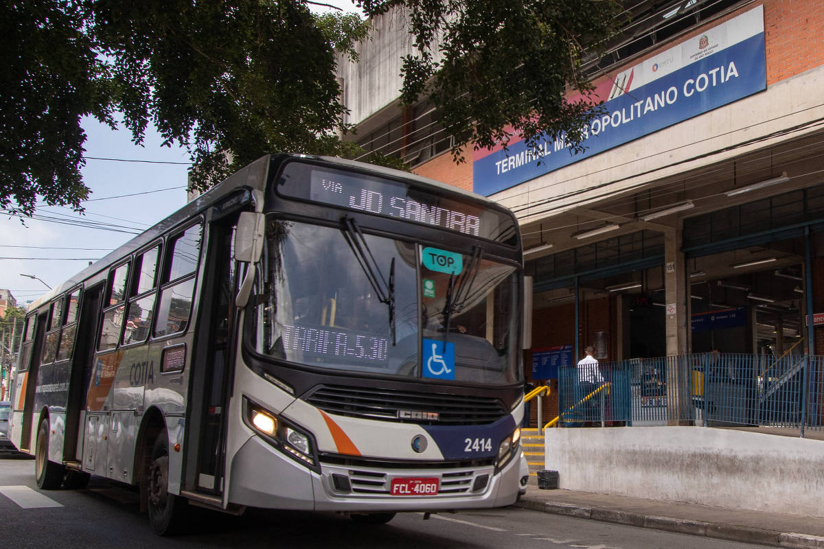 Passagem de ônibus na Grande São Paulo até dobra de preço - 06/02/2023 -  Cotidiano - Folha