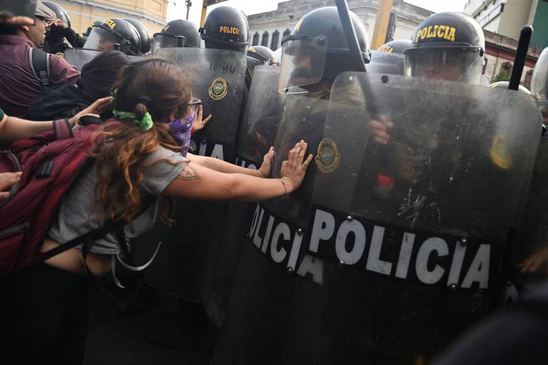 Detenção de quase 200 pessoas no Peru engrossa coro contra abusos policiais