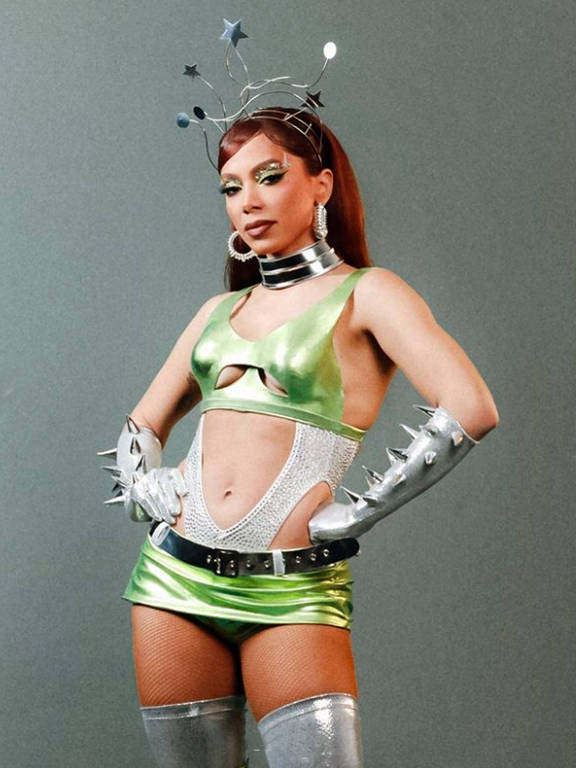 Veja os looks de Anitta no Carnaval 2023