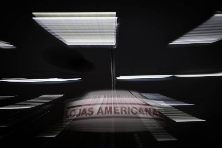 fachada em branco em que se lê em vermelho Lojas Americanas