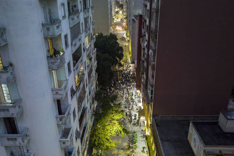 Movimentação da cracolândia na Rua Vitória entre Guaianases e Conselheiro Nébias