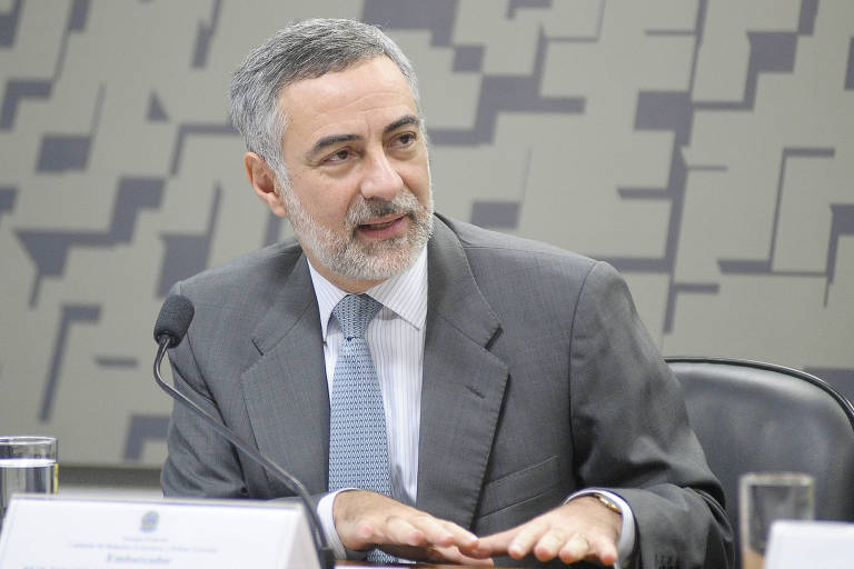 O embaixador Julio Bitelli durante sessão da Comissão de Relações Exteriores e Defesa Nacional, em Brasília