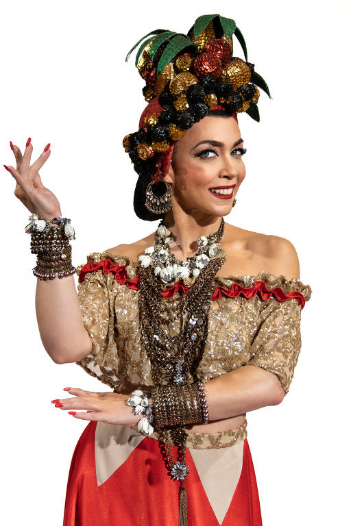 Veja Laila Garin como Carmen Miranda