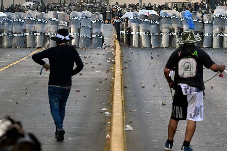Atos contra presidente do Peru chegam à capital Lima