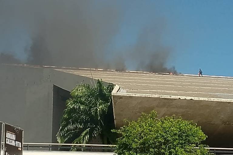 Veja imagens do incêndio no Teatro Castro Alves, o maior de Salvador
