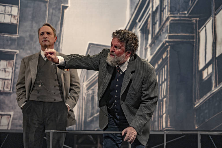 Cenas de 'O Dilema do Médico', de Bernard Shaw, em cartaz no Auditório do Masp