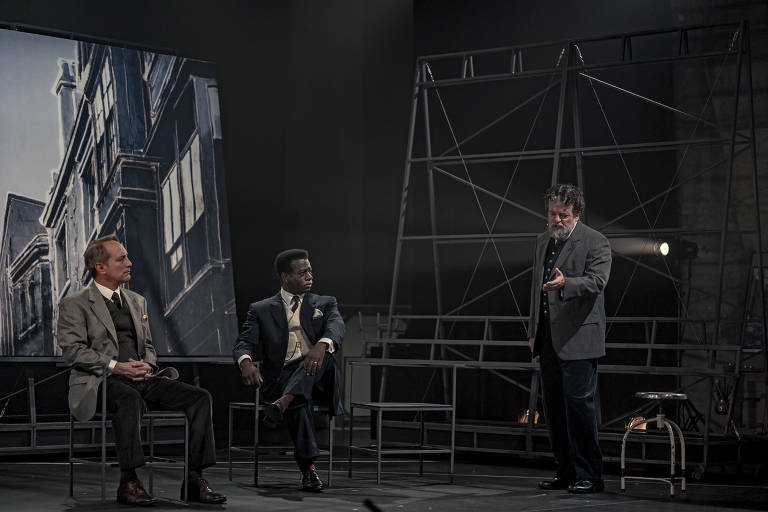 Cenas de 'O Dilema do Médico', de Bernard Shaw, em cartaz no Auditório do Masp