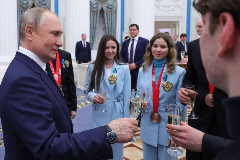 Presidente francês diz que a bandeira russa não tem lugar nas Olimpíadas de  Paris