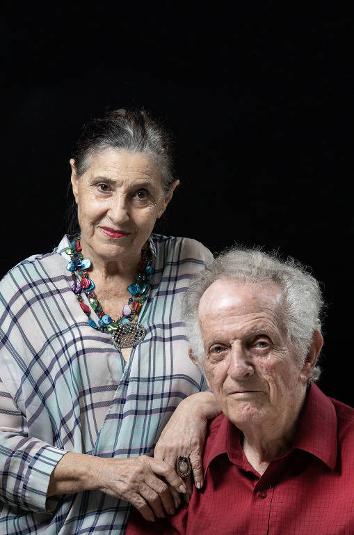 Os sobreviventes dizem que os jeitos para escapar do nazismo eram vários, e sempre com uma frágil chance de sucesso: a matrícula em orfanatos, como fez a mãe de Ala, ou buscar refúgio nas casas de embaixadas de países neutros, caso da família de Gabrel, em Budapeste. 