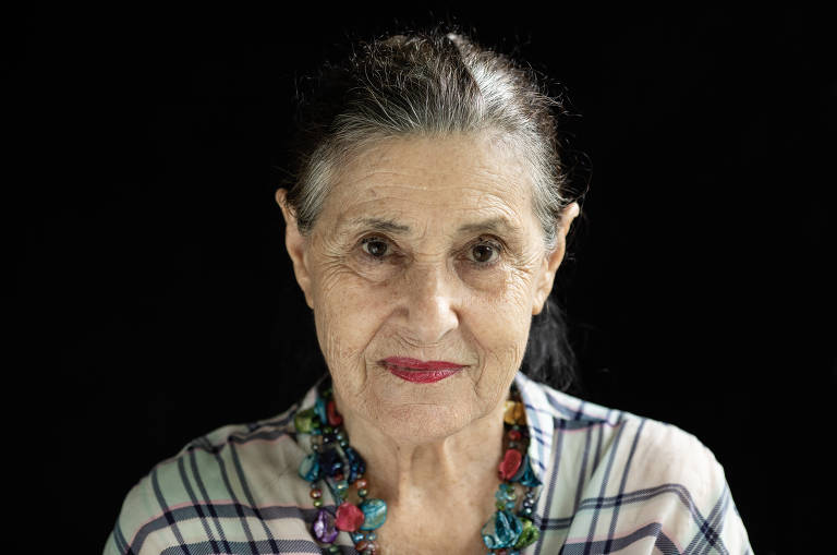 Ala chegou ao Brasil em 1957, vinda do Leste Europeu, aos 17 anos. Nascida na Polônia, era bailarina e conhecia o Brasil pelos livros de Jorge Amado, popular nas repúblicas soviéticas, incluindo seu país naquela época. 