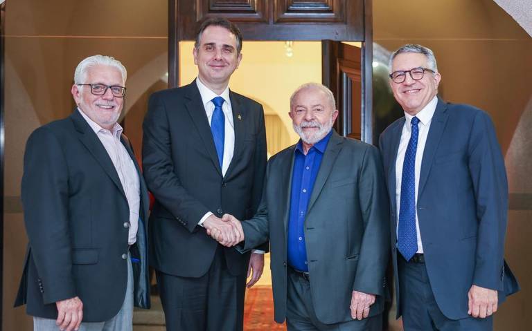 Presidente Luiz Inácio Lula da Silva (PT) em jantar com o presidente do Senado Rodrigo Pacheco (PSD-MG), o líder do Governo no Senado, Jacques Wagner (PT-BA) e o ministro Alexandre Padilha (PT) na Residência Oficial do Senado