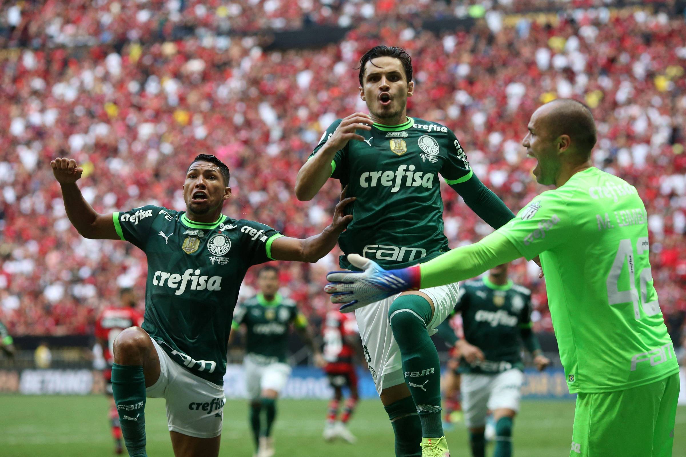 Flamengo vence Palmeiras nos pênaltis e conquista título da Supercopa do  Brasil