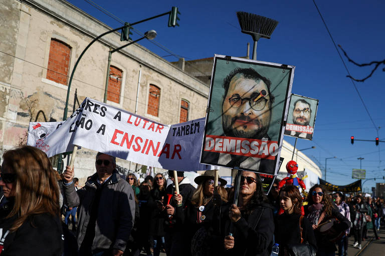 Professores tomam as ruas de Lisboa para protestar por melhores condições de trabalho 