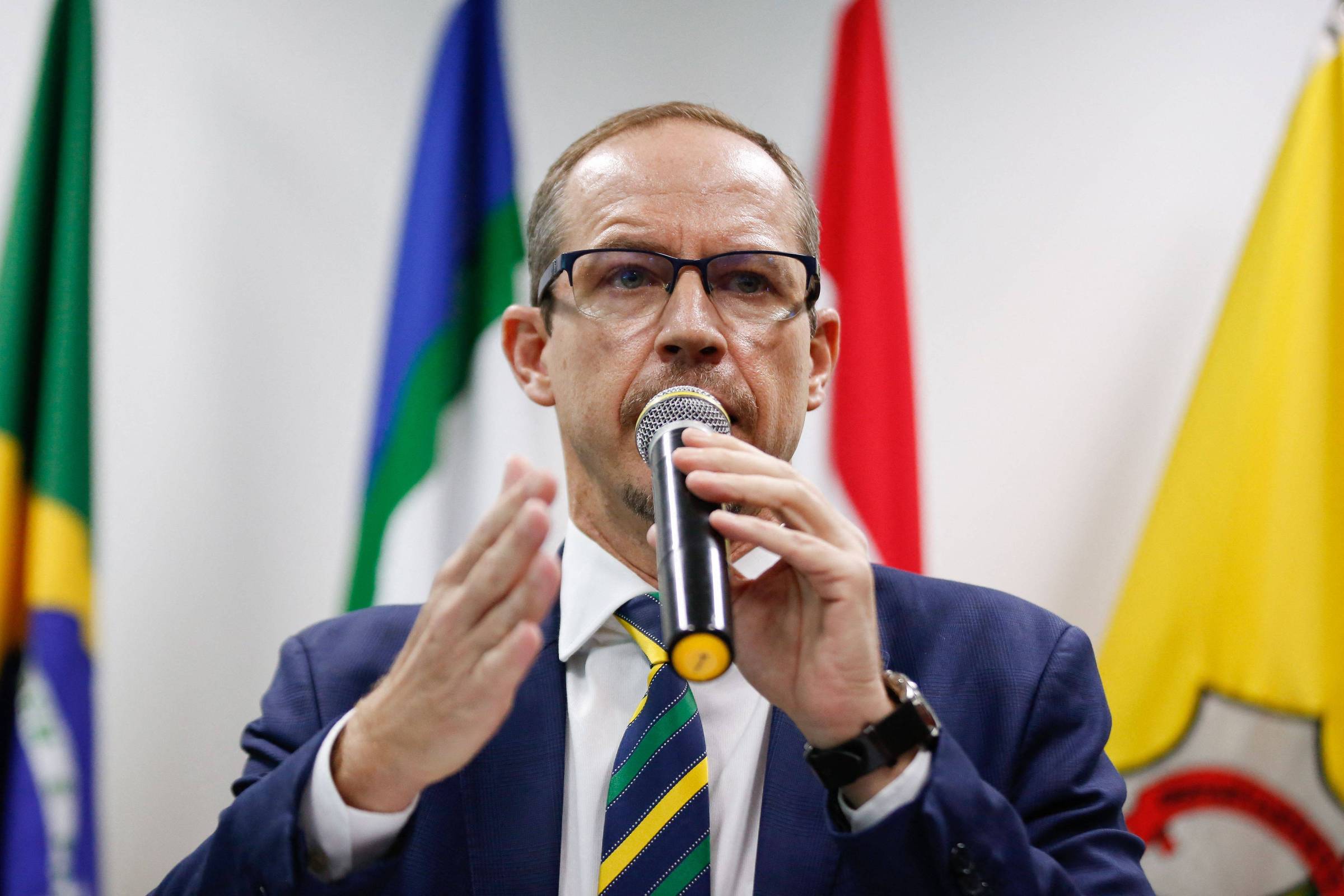 Apareceu: Eduardo Bolsonaro está remontando frente ampla de Lula ao se alinhar a Trump, diz Cappelli