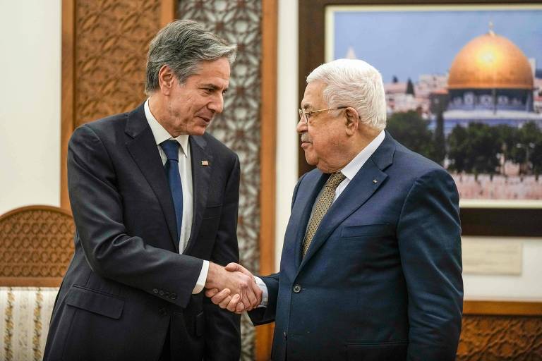 O secretário de Estado americano, Antony Blinken, ao lado de presidente da Autoridade Palestina, Mahmud Abbas, em Ramallah