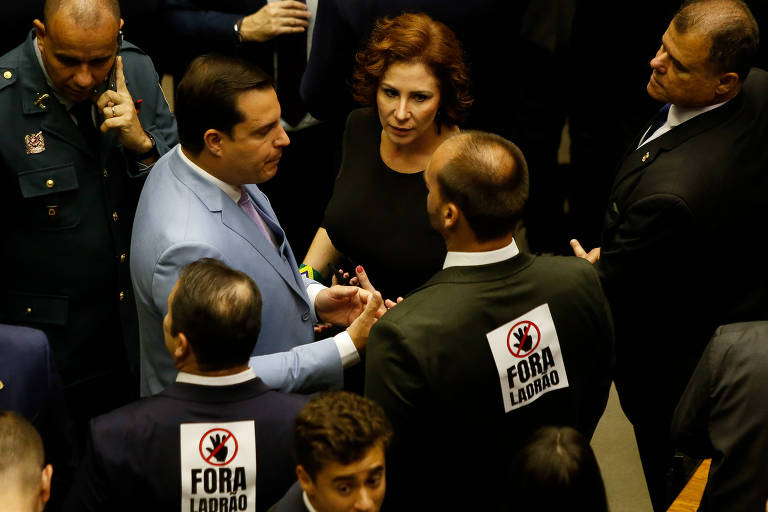 Deputados Carla Zambelli (PL-SP) e Eduardo Bolsonaro (PL-SP)