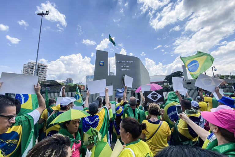 Bolsonaristas em ato golpista em frente ao Comando Militar do Sudeste, em 15 de novembro passado