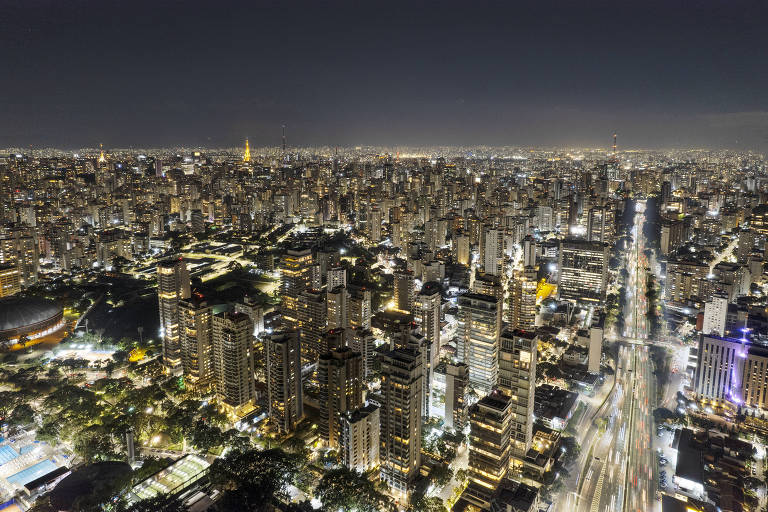 Vista aérea da AV. 23 de Maio, em São Paulo