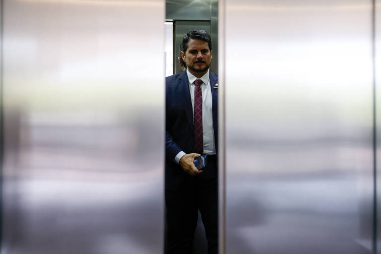 Marcos do Val diz à PF que Bolsonaro não mostrou contrariedade com plano golpista
