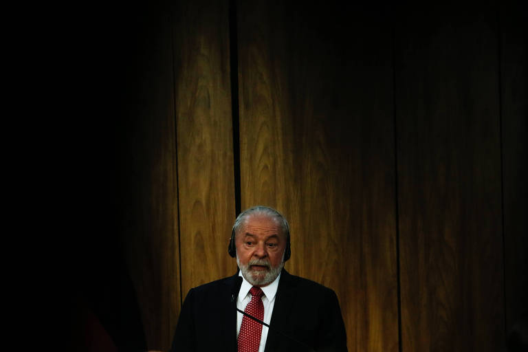 O presidente Lula durante entrevista coletiva ao lado do premiê da Alemanha, Olaf Scholz, no Palácio do Planalto, em Brasília