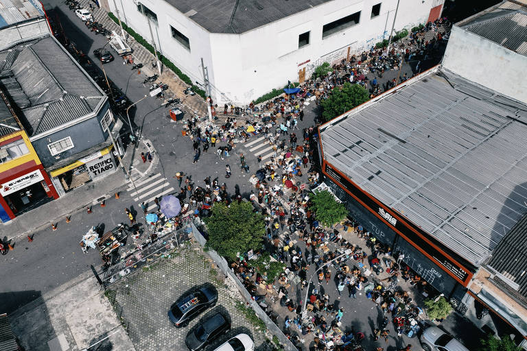 Imagem aérea mostra concentração de usuários de drogas em ruas do centro de SP 