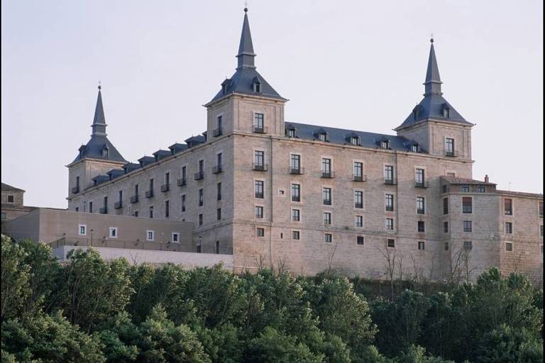 Imagem externa do Palácio do Duque de Lerma, onde hoje funciona o hotel Parador de Lerma, em Valladolid
