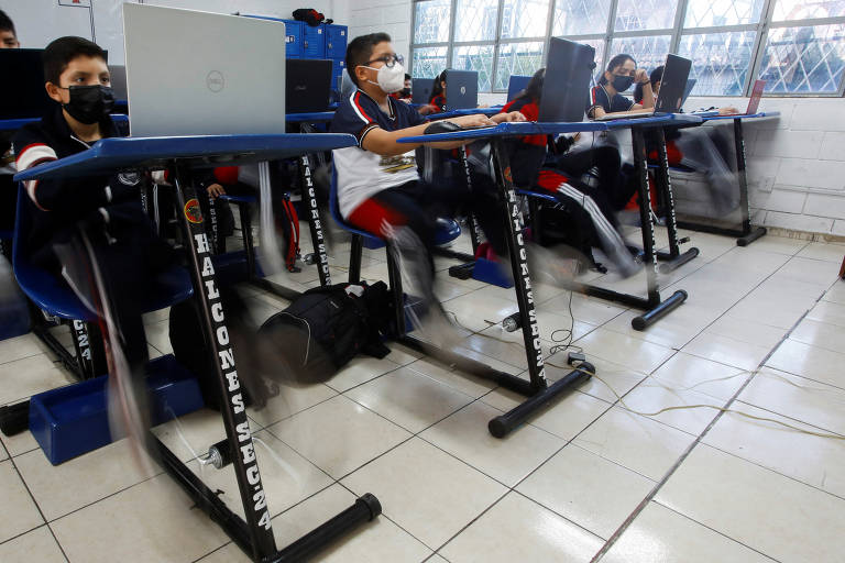 Escola no México adota 'carteiras ergométricas' em luta contra obesidade infantil