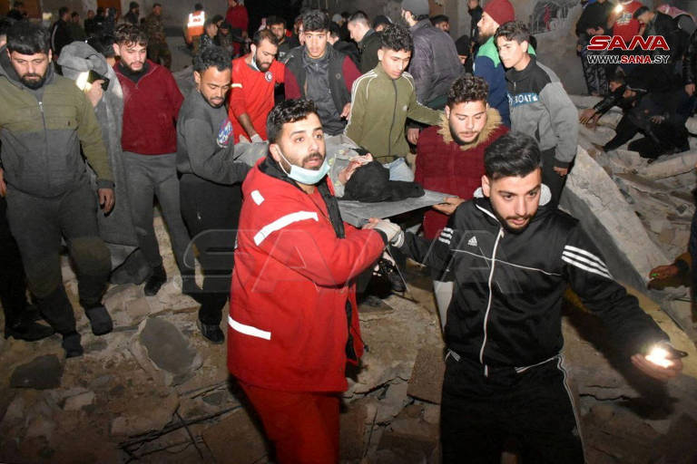 Terremoto deixa milhares de mortos na Turquia e na Síria