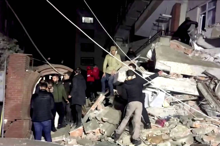 Terremoto mata mais de 5 mil na Turquia e na Síria - 05/02/2023 - Mundo -  Folha