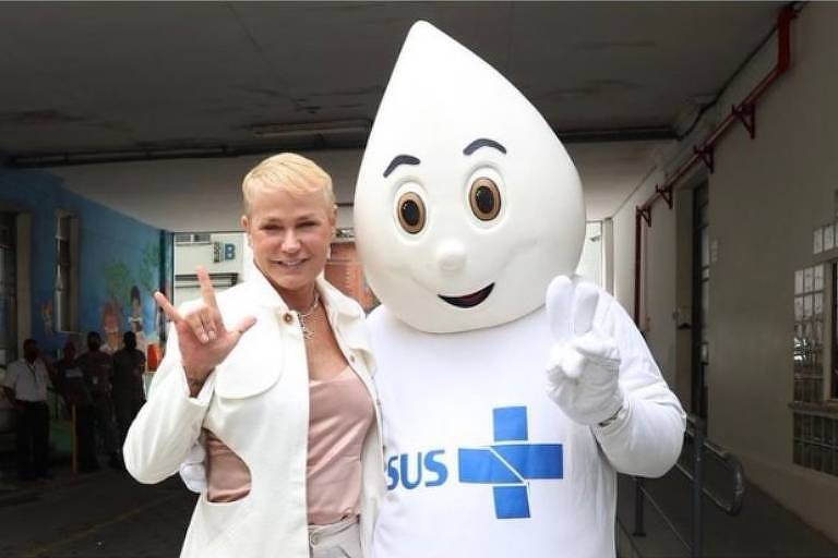 Xuxa em campanha de vacinação do governo Lula