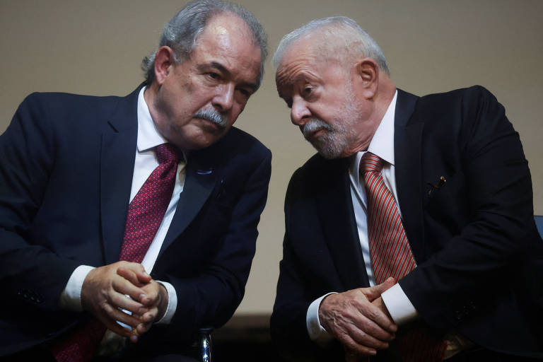 O presidente do BNDES, Aloizio Mercadante, ao lado do presidente Lula
