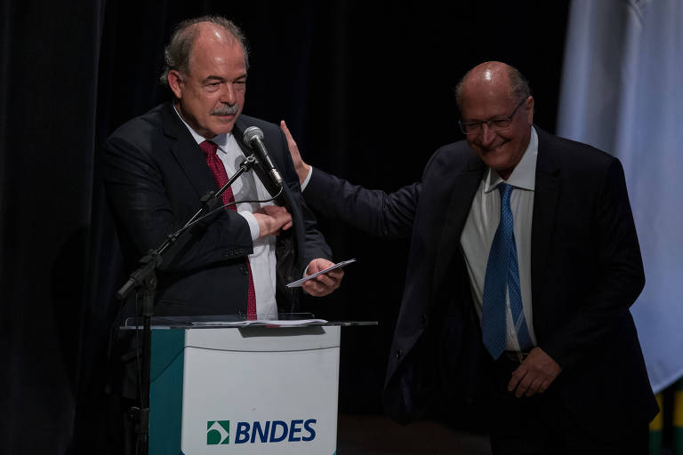 Brasil não pode ser só a 'fazenda do mundo', diz Mercadante ao assumir BNDES