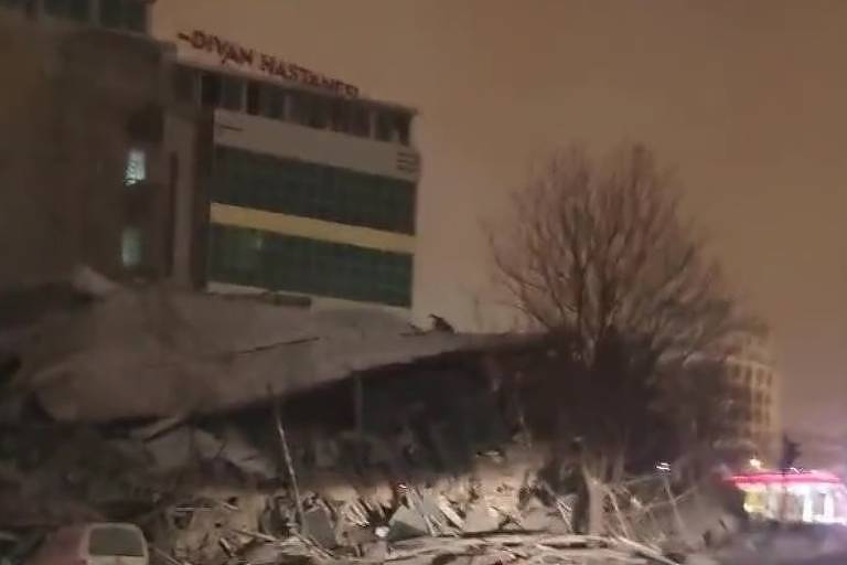 Escombros do Hotel Avsar, na Turquia, que não resistiu a terremoto 