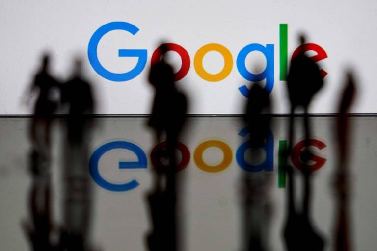 Google e Meta treinaram IA com conteúdo pirata, sites pornô e supremacistas, diz jornal