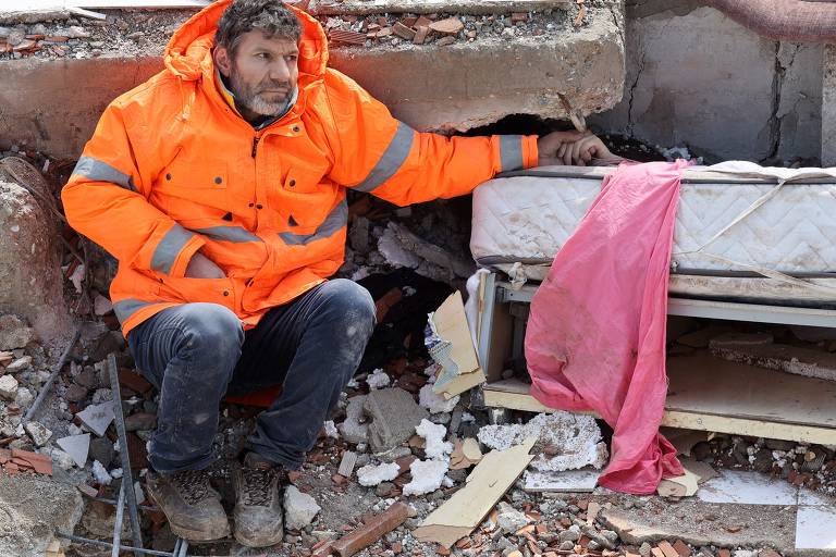 Resgate de vítimas do terremoto na Turquia e na Síria