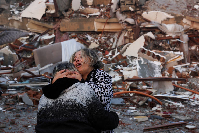Resgate de vítimas do terremoto na Turquia e na Síria