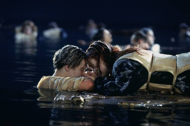 Leonardo DiCaprio (Jack) e Kate Winslet (Rose) em cena de "Titanic", de James Cameron *** ****
