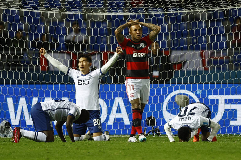 Jogadores do Al Hilal festejam vitória sobre o Flamengo na semifinal do Mundial de Clubes
