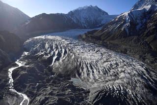 Lago glacial no Paquistão