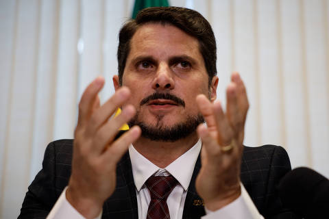 Senador Marcos do Val viaja para os EUA e contraria decisão do STF