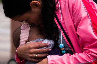 Mexico hosts breastfeeding festival to tackle social stigma