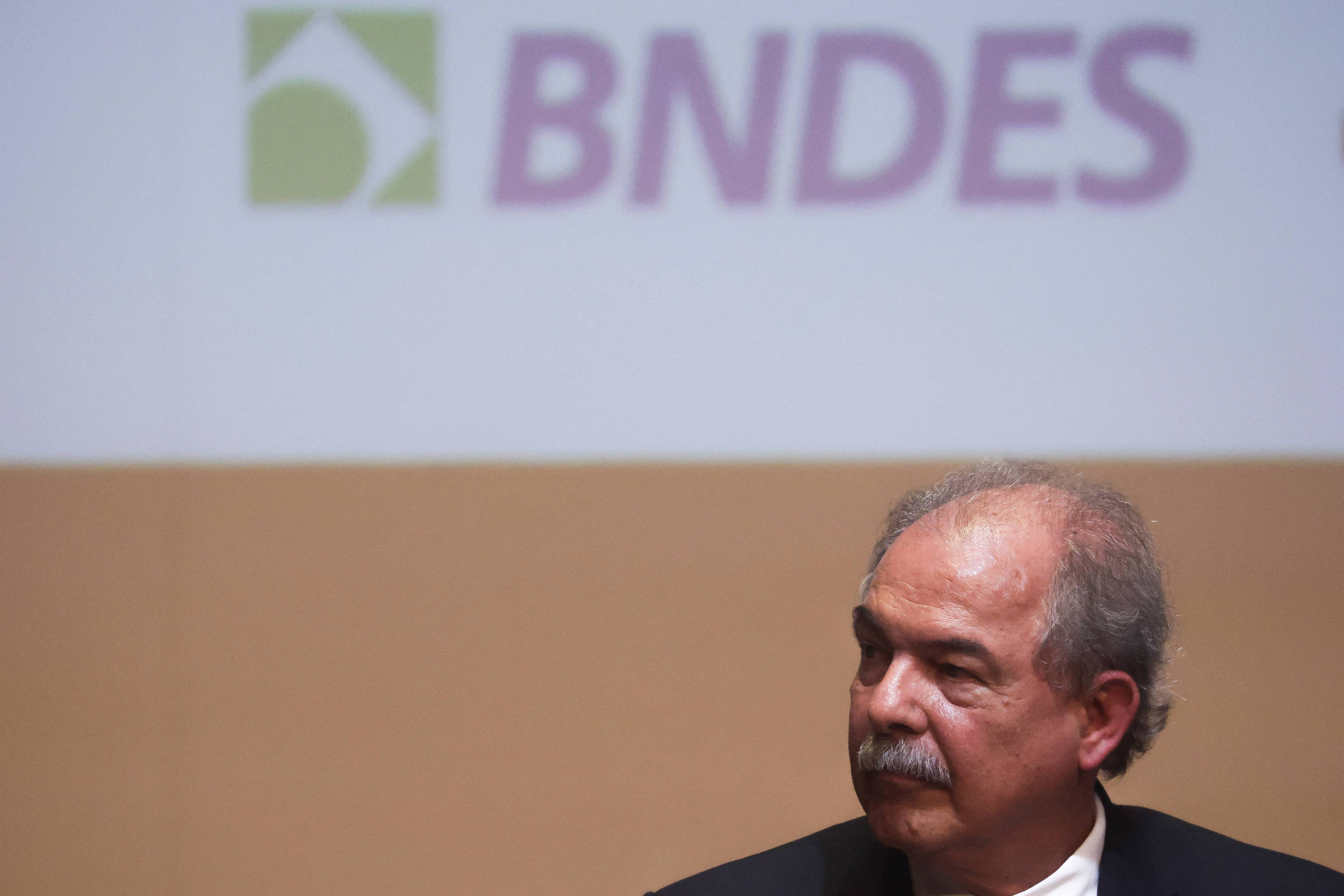 Outorgas de Saneamento: BNDES Pode Limitar Financiamento em 2024