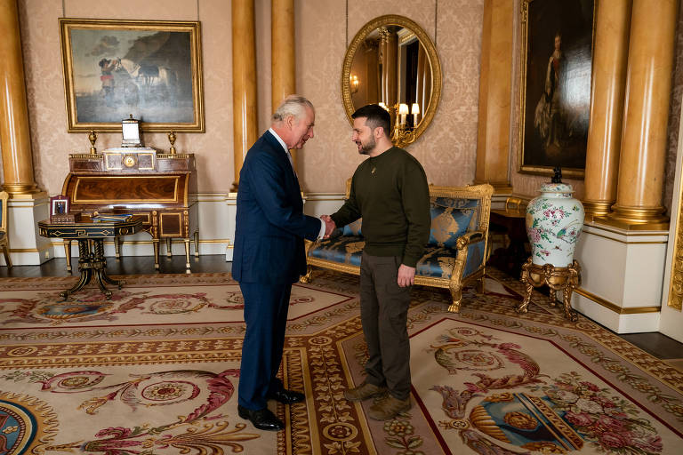 O rei Charles se encontra com o presidente da Ucrânia, Volodimir Zelenski, em sua primeira visita ao Reino Unido desde o início da guerra com a Rússia