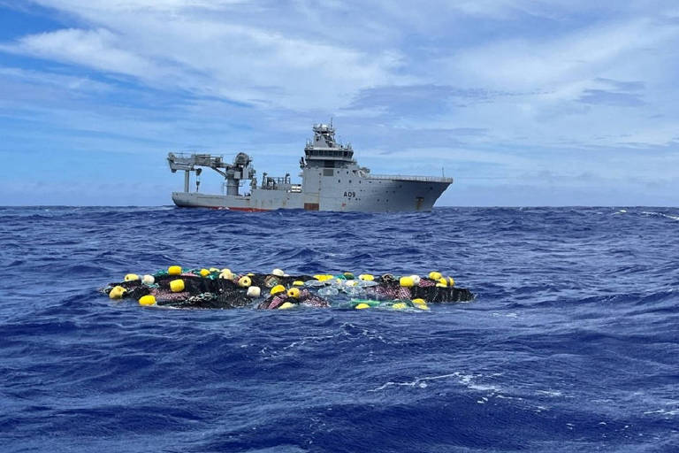 Rede em que foram encontrados os pacotes por um navio da Marinha neozelandesa