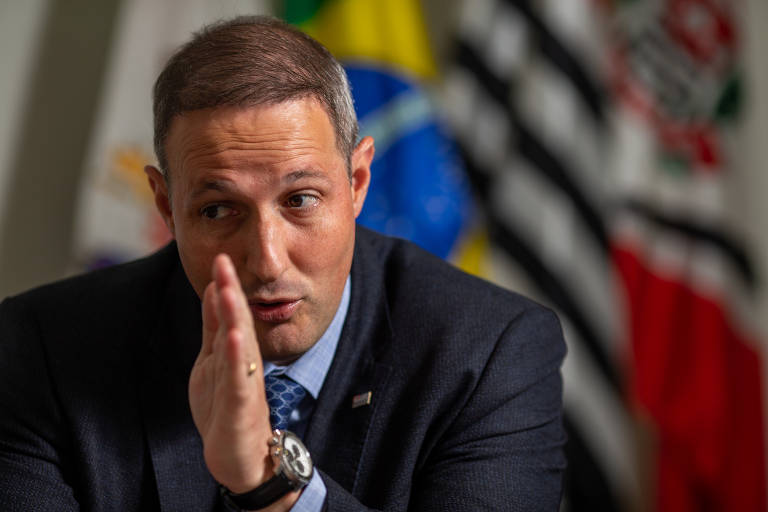 De 2003 a 2006, ele fez bacharelado em Ciências Sociais e Segurança Pública, na Academia de Polícia Militar do Barro Branco, em São Paulo