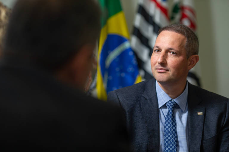 As pautas defendidas por Derrite durante seu mandato como deputado federal, assim como seu padrinho político, Jair Bolsonaro (PL), eram voltadas à defesa de interesses sindicais dos policiais, como o aumento salarial