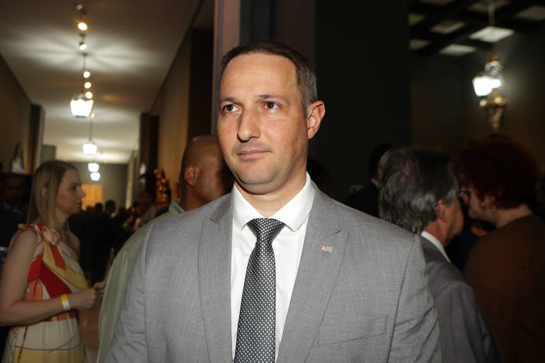 Em entrevista à Folha, ele afirmou que um dos empecilhos no combate ao crime é o déficit de policiais no estado. Por isso, sugere concursos paralelos para ampliar o efetivo