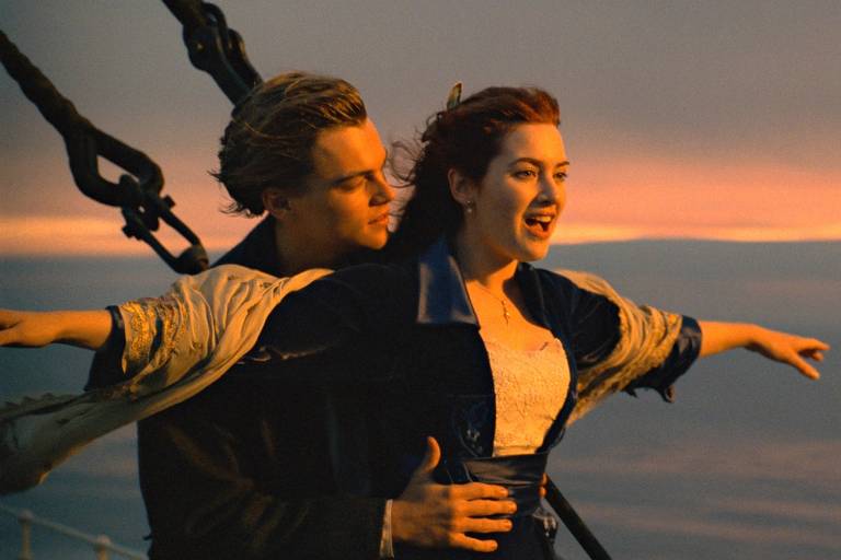Leonardo DiCaprio e Kate Winslet em cena de "Titanic"