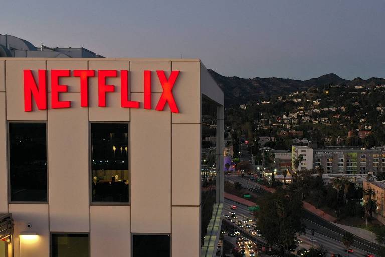 Imagem mostra fachada do prédio da Netflix com seu logo em Hollywood, distrito de Los Angeles, nos Estados Unidos.